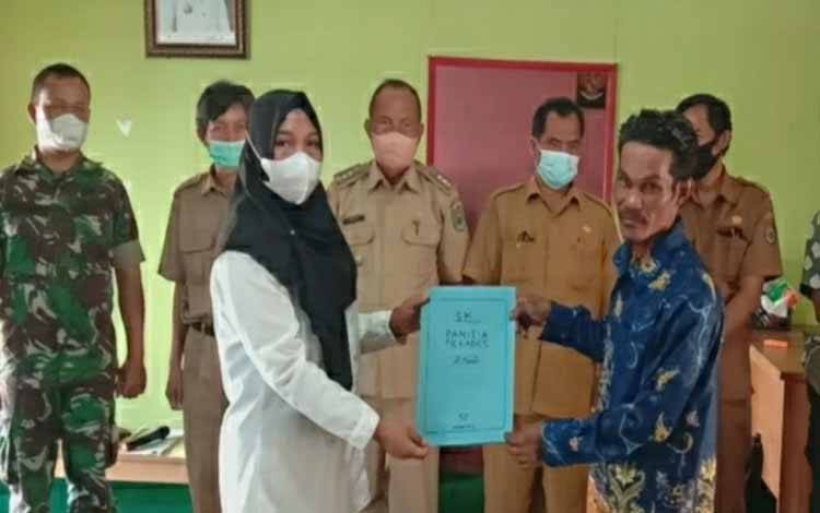 Pelantikan Panitia Pilkades Desa Batanjung Sampaikan Tahapan