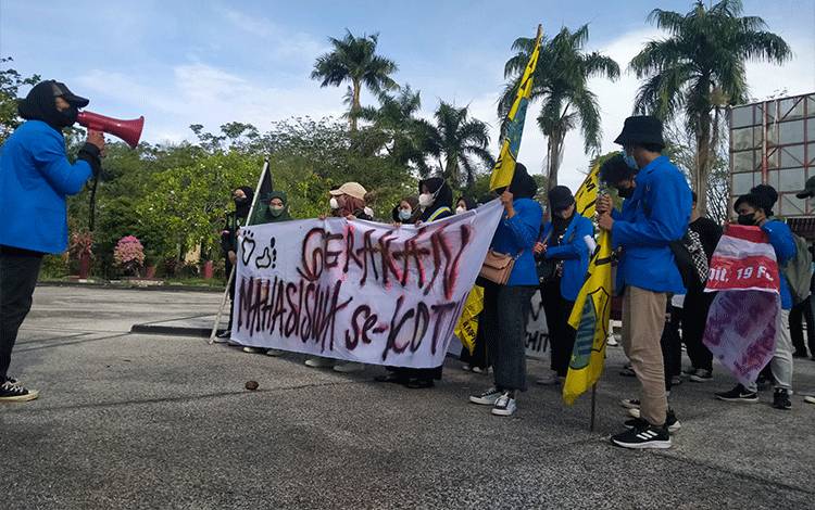 Aksi di DPRD Kotim, Mahasiswa Sebut Punya Komoditas Terbesar Tapi Minyak Goreng Langka
