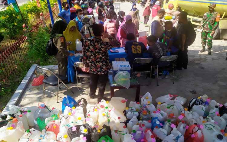 Kelurahan MB Hilir Gelar Operasi Pasar Minyak Goreng Murah
