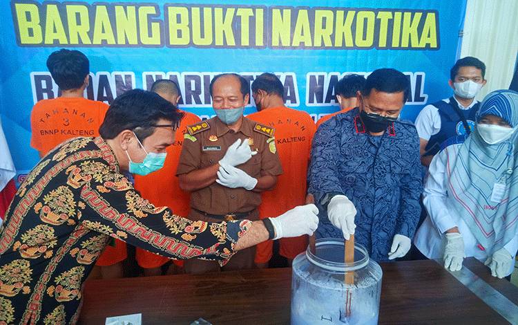 BNNP Kalteng Musnahkan Ratusan Gram Sabu