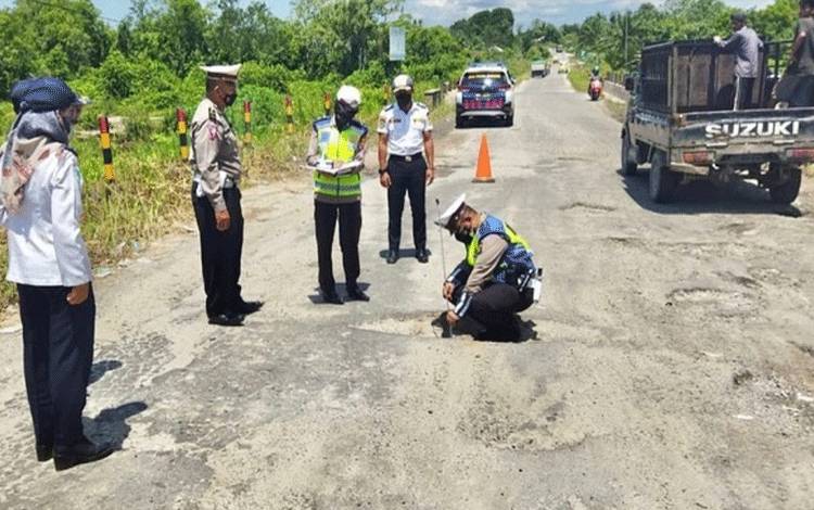 Jalan Menuju Tempat Wisata Bugam Raya Dicek Pastikan Aman Saat Libur Lebaran