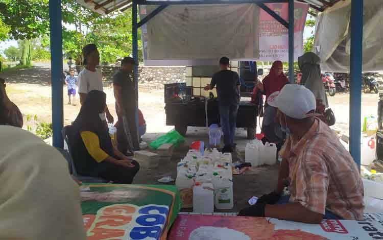 3.000 Liter Minyak Goreng Murah Disalurkan untuk Warga Kelurahan Tanjung Pinang