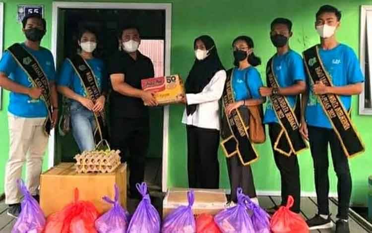 Mitra Pariwisata Kapuas Salurkan Bantuan Korban Kebakaran di Desa Pulau Mambulau