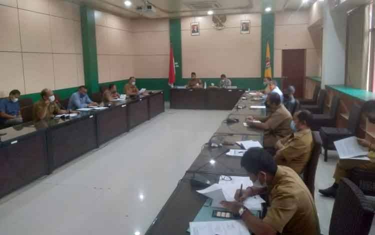 Pemkab Katingan Bahas Rencana Pengembangan Usaha Air Minum Desa Tumbang Habangoi