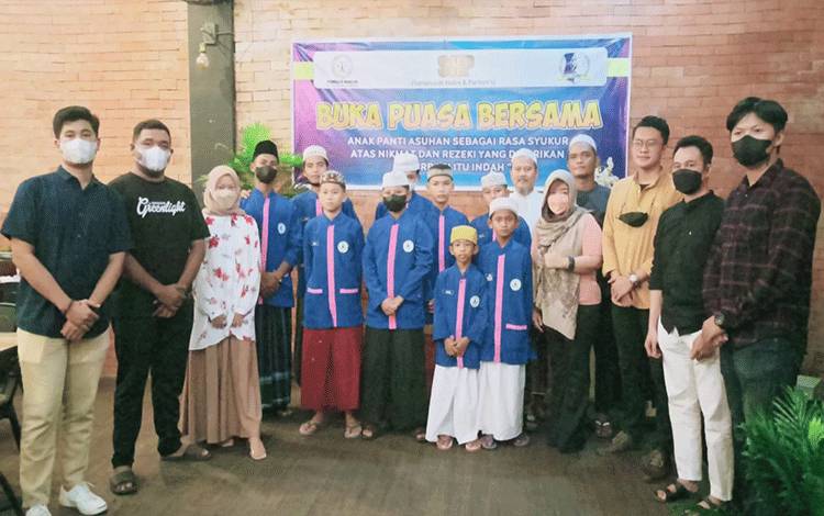 Ungkapan Syukur, SHP dan LBH PHRI Kalteng Buka Bersama Anak Panti Asuhan
