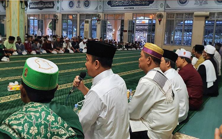 Safari Ramadan di Masjid Nurul Yaqin, Bupati Seruyan Minta Kalau Ada Aspirasi WA ke Nomor ini....