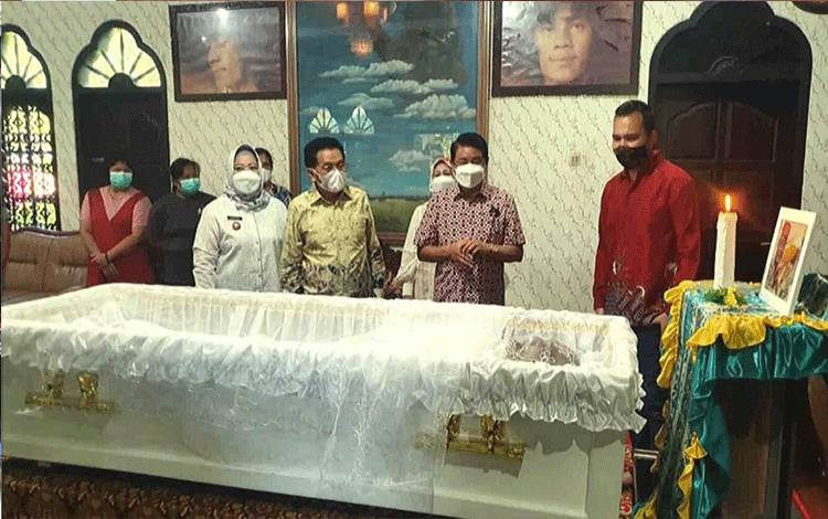 Bupati Kobar juga Sampaikan Dukacita atas Wafatnya Bohap, sang Pejuang Pelestarian Orangutan