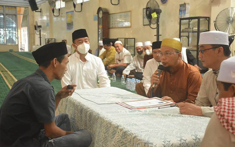 Bupati Seruyan Jadi Saksi Pengucapan Kalimat Syahadat Seorang Mualaf