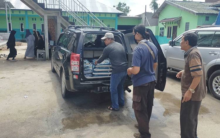 VIDEO: Penyaluran Zakat H Abdul Rasyid AS di Sampit