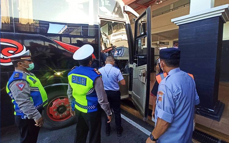 Polresta Palangka Raya Cek Manajemen Keselamatan Angkutan Umum dan Narkoba