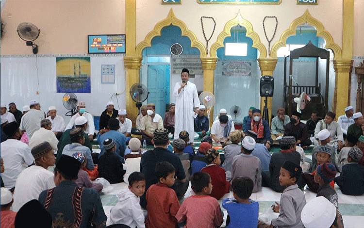 Bupati Seruyan Buka Puasa Bersama di Masjid Al Mubarok Desa Pematang Panjang