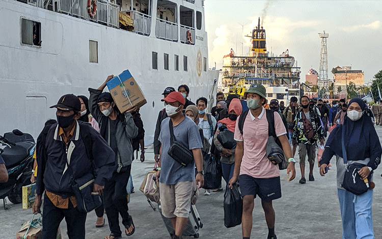 1.368 Pemudik Berangkat dari Pelabuhan Sampit Hari Ini