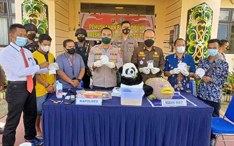 Polres Barito Timur dan Kejaksaan Musnahkan Barang Bukti Sabu dan Ekstasi Senilai Rp 1,3 Miliar