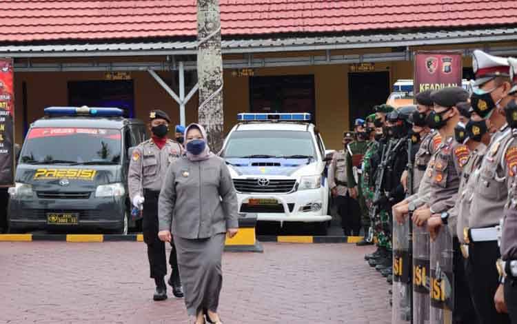 Pimpin Apel Operasi Ketupat Telabang di Polres Kobar, Bupati Tekankan Hal Ini