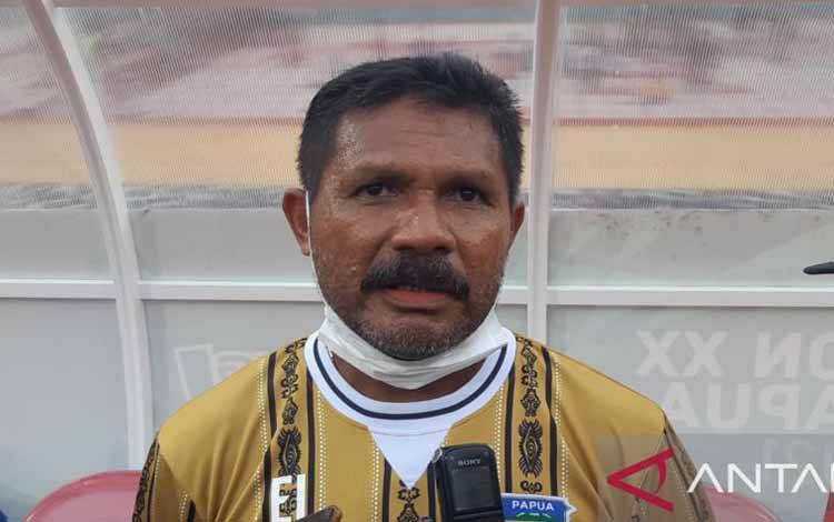 Eduard Ivakdalam Siap Melatih Persipura