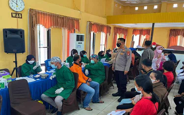 Wakapolresta Palangka Raya Tinjau Satu Juta Vaksinasi Booster