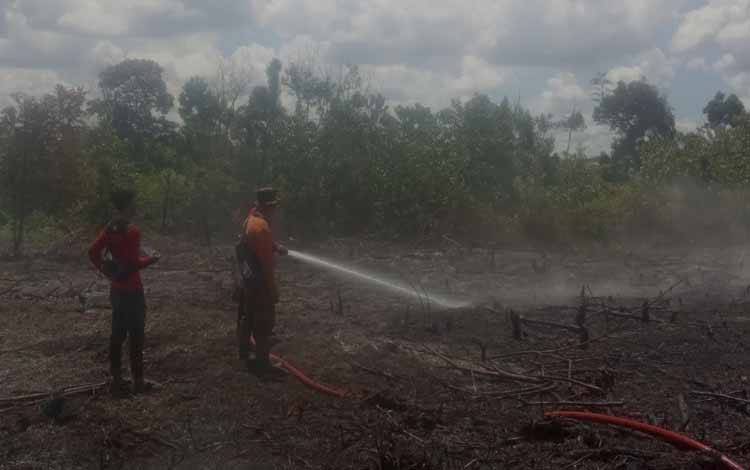 Kebakaran Lahan Terjadi Dekat Komplek Perumahan Warga Pangkalan Bun