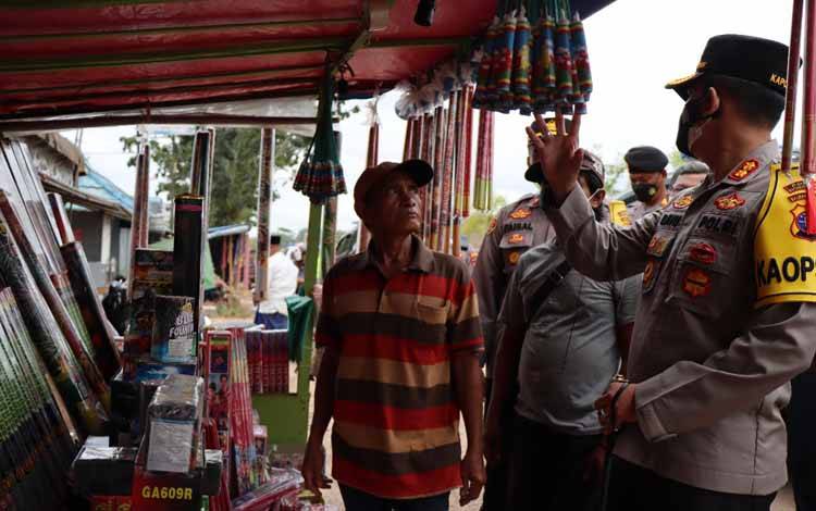 Kapolres Kobar Cek Pedagang Petasan