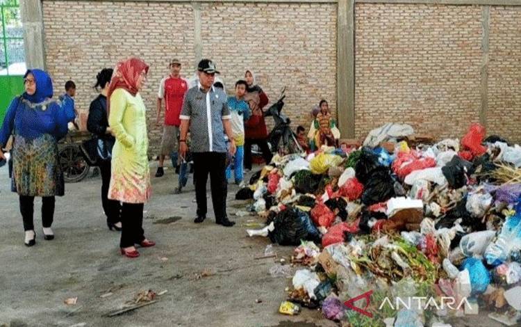 Legislator Kotim Soroti Rendahnya Kesadaran Tertib Membuang Sampah