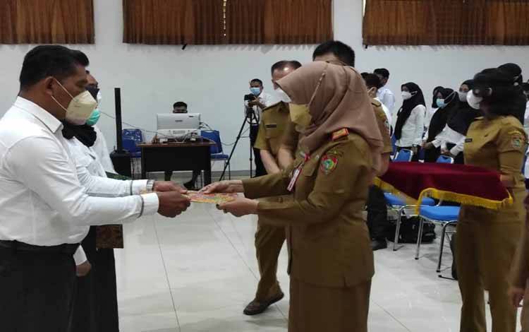 CPNS dan PPPK Pejabat Fungsional Guru Pemprov Kalteng Terima SK Pengangkatan