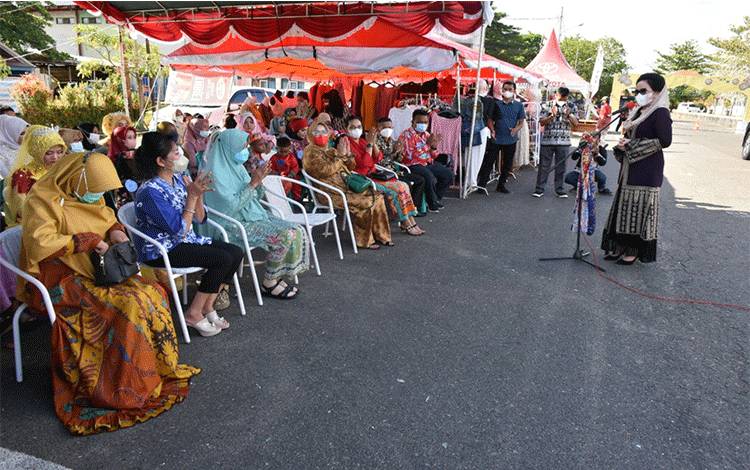 Lomba Busana Muslim Meriahkan Pasar Ramadan Kapuas