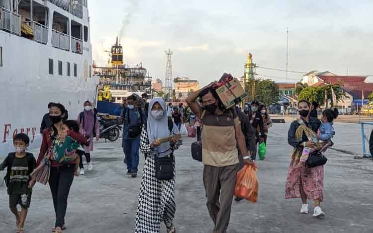 Kementrian Kirim Kapal Berkapasitas 238 Penumpang Bantu Angkutan Mudik di Pelabuhan Sampit