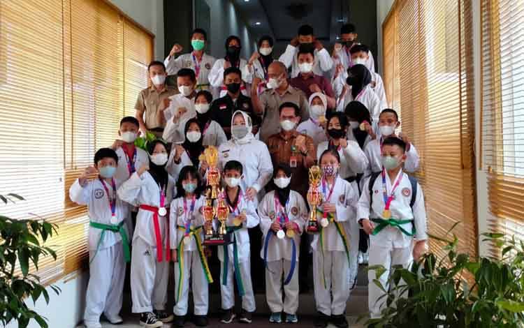 Bupati Apresiasi Torehan Prestasi Kontingan Taekwondo Kobar