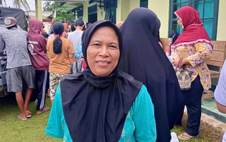Pembeli Minyak Murah di Tamiang Layang: Terima Kasih CBI Group dan TNI