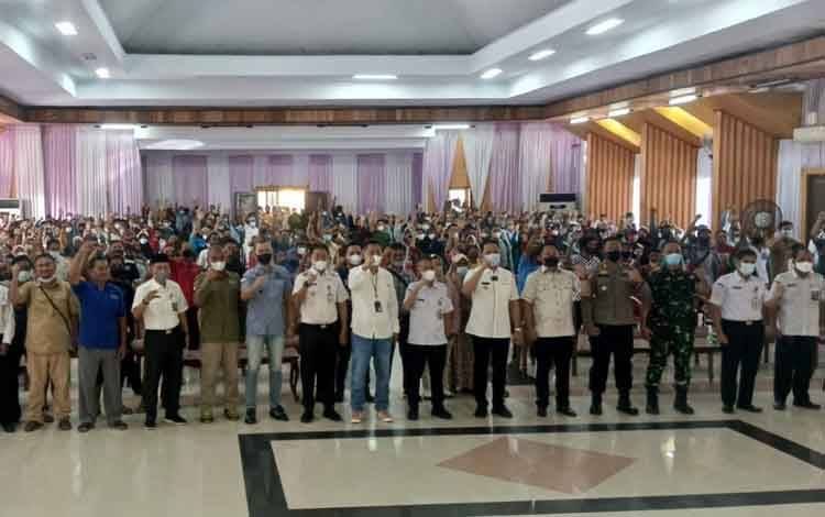 Bupati Lamandau Salurkan Sisa Hasil Manfaat Hutan Kemasyarakatan untuk Hampir 700 KK
