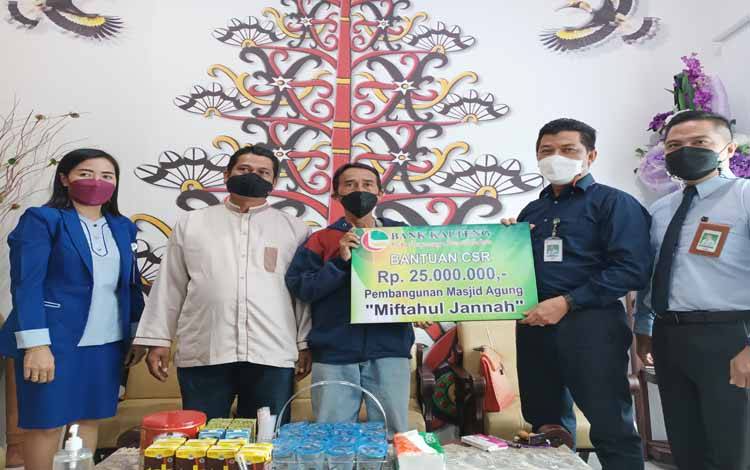 Bank Kalteng Cabang Kuala Kurun Beri Bantuan Pembangunan Rumah Ibadah