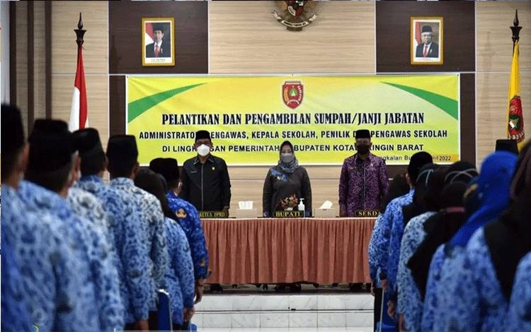 Bupati Kobar Lantik 128 Pejabat Administrator, Pengawas, Penilik dan Kepala Sekolah