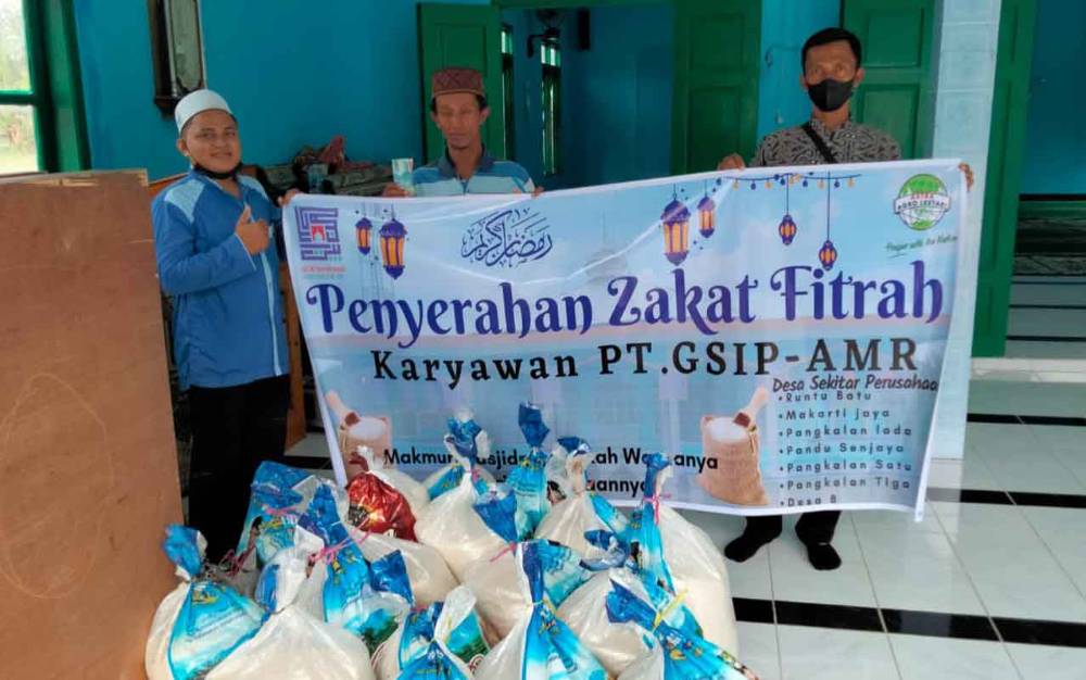 PT. GSIP-AMR Serahkan Zakat Untuk Warga di Delapan Desa