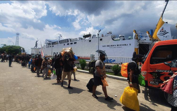 Arus Mudik H-2 Lebaran, 10 Ribu Jiwa Lebih Berangkat dari Pelabuhan Kumai