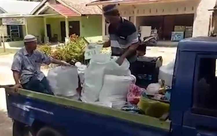 Amil Zakat Jemput Bola di Pangkalan Bun