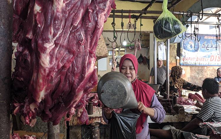 Meskipun Harga Naik, Daging Sapi Tetap Jadi Buruan Warga Jelang Lebaran