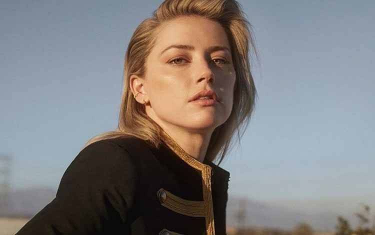 Amber Heard Sewa Firma Humas Baru untuk Lawan Johnny Depp