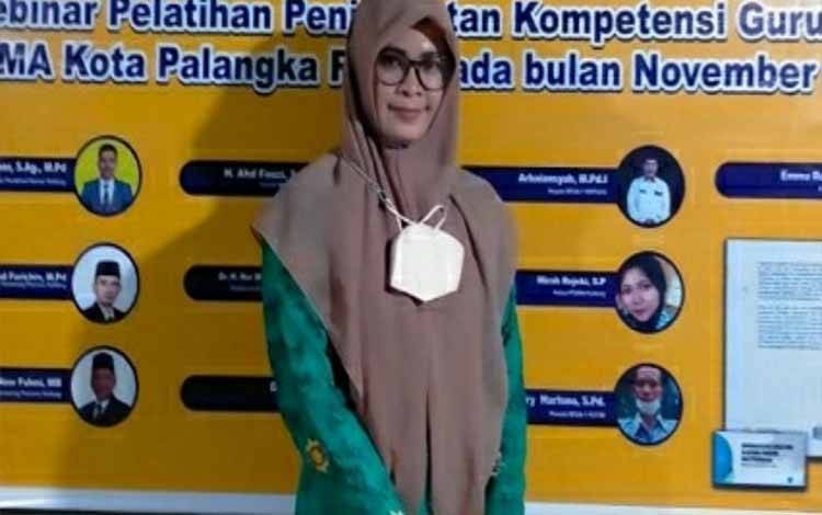 Berawal dari Ikuti Pelatihan Peningkatan Kompetensi, Guru BK MTsN 1 Kapuas Tulis Buku