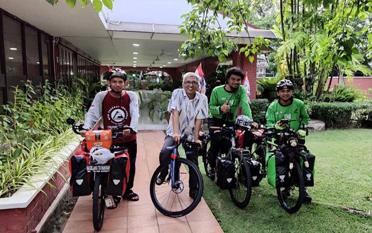 Dubes RI di Kuala Lumpur Bertemu Pesepeda ke Mekkah