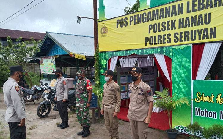 Personel Gabungan Siaga di Pos Pengamanan Lebaran Hanau Antisipasi Arus Balik