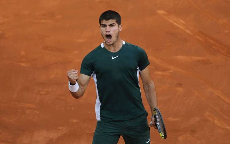 Alcaraz Kalahkan Djokovic untuk Bertemu Zverev di Final Madrid Open