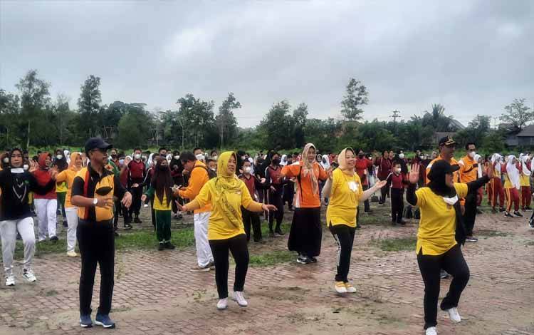 Buka Lomba Senam Bupati Cup 2022, Bupati Kobar Ajak Masyarakat Gemar Berolahraga