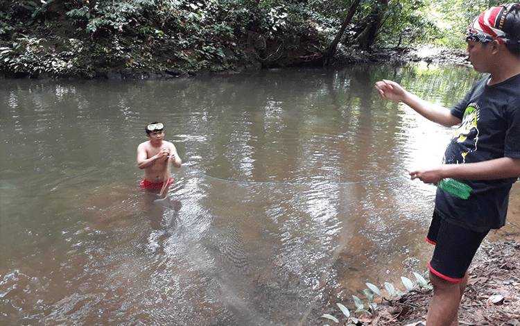 Jaga Ekosistem Ikan, Warga Tanah Siang Pertahankan Cara Tradisional