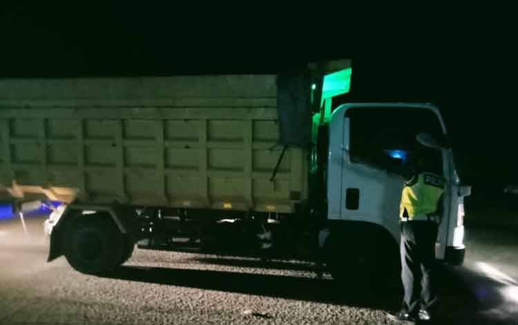 Satlantas Polres Gunung Mas Tindak Pengemudi Truk yang Langgar Aturan Jalur Jalan