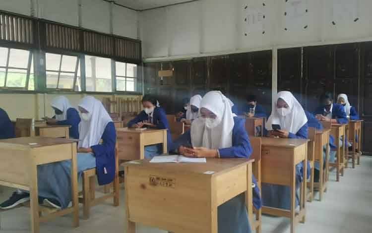 Siswa Kelas XII SMK Negeri 1 Kapuas Ikuti Ujian Sekolah