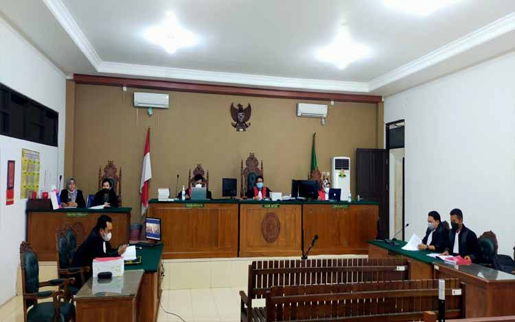 Dituntut 5 Tahun Penjara Atas Kasus Pungli, Kades Dadahup Minta Dibebaskan