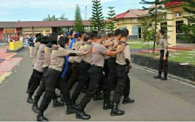 Anggota Polres Kapuas Ikuti Latihan Dalmas untuk Tingkatkan Kemampuan