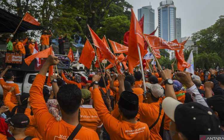 Massa Buruh Suarakan 18 Tuntutan di DPR dan GBK pada 14 Mei 2022
