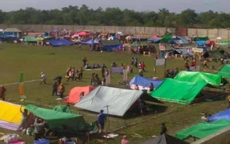 Warga Sesalkan Penggunaan Lapangan Sepak Bola Sport Center Pangkalan Bun Jadi Tempat Kemah