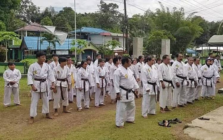 Murid Karate Binaan Kodim 1012 Buntok Ikut Ujian Kenaikan Sabuk di Tamiang Layang?