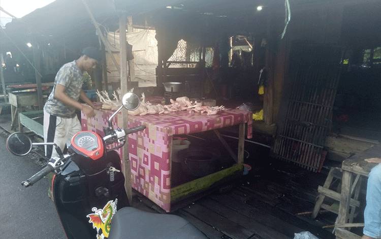 Harga Daging Ayam di Katingan Masih Mahal